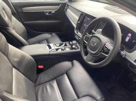 2023 Volvo V90 T6 Dark Plus Recharge AWD Auto (PHEV) €47,900 thumbnail