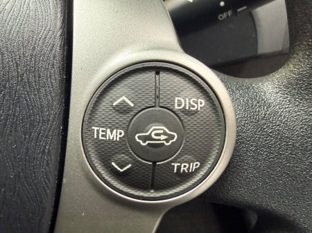 2015 Toyota Prius - thumbnail 16