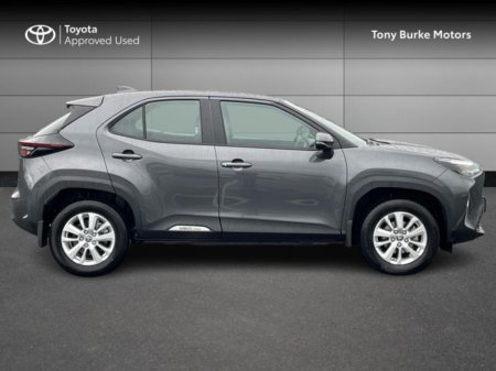 2025 Toyota Yaris Cross - Save EUR 4,000 - Luna - 1.5 Hybrid - Automatic - EUR 180 Tax // Remote Central Locking // Front Electric Windows // Rear Electric Windows // Electric Mirrors // Finger Tip Stereo Controls €29,850