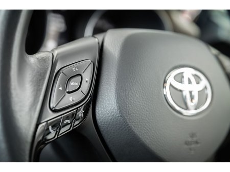 2023 Toyota C-HR SOL HYBRID €26,899 thumbnail