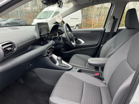 2023 Toyota Yaris 1.5 HYBRID LUNA AUTO €23,950 thumbnail