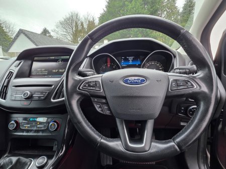 2016 Ford Focus - thumbnail 18