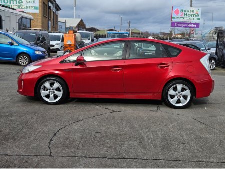 2014 Toyota Prius - thumbnail 2