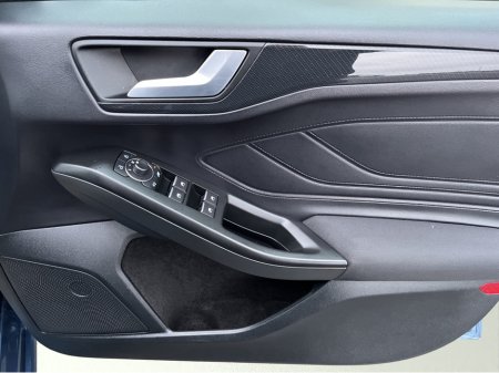 2024 Ford Focus ST-LINE 1.0T 125 M6 FWD €25,950 thumbnail