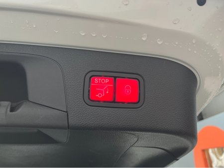 2021 Mercedes-Benz EQC - thumbnail 8