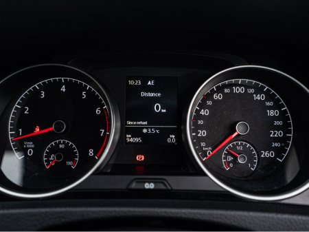 2017 Volkswagen Golf 2017 VW Golf 1.2tsi HIGHLINE/High spec/1yr warrant €16,888 thumbnail