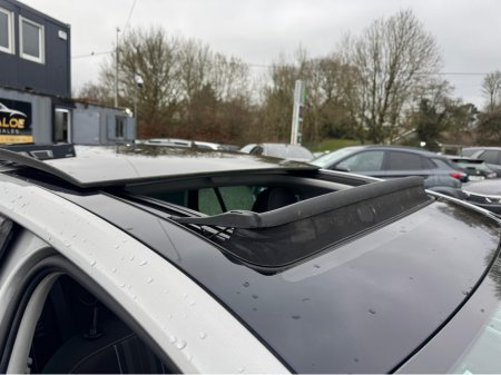 2016 Volkswagen Golf LOUNGE 1.6 TDI MANUAL 5SPEED 110 5DR €12,950 thumbnail