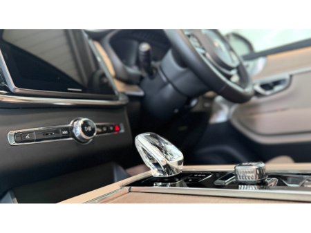 2025 Volvo XC90 - thumbnail 13