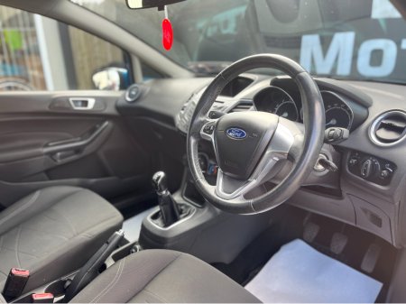 2014 Ford Fiesta - thumbnail 7