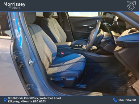 2024 Peugeot 2008 ALLURE 1.2 100 €28,950 thumbnail