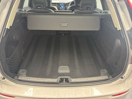 2022 Volvo XC60 - thumbnail 9