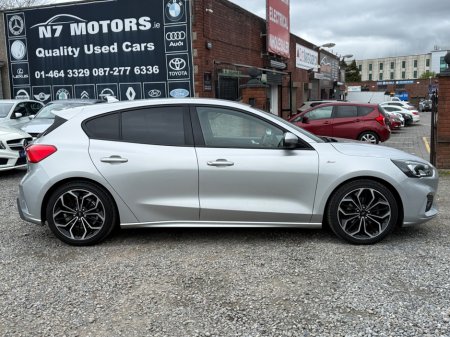 2021 Ford Focus - thumbnail 2