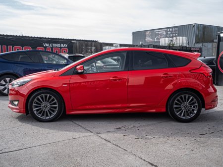 2017 Ford Focus - thumbnail 16