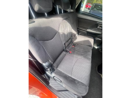 2014 Toyota Prius Alpha - thumbnail 11