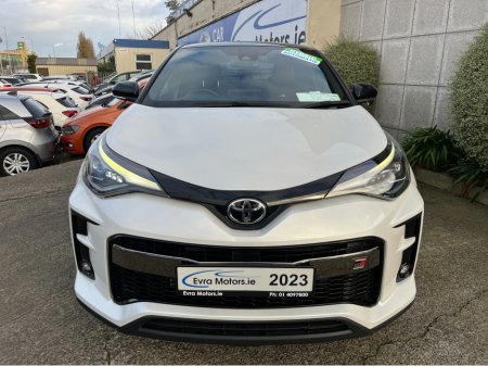 2023 Toyota C-HR GR AUTOMATIC HYBRID 1.8 PETROL //HALF LEATHER HEATED SEATS//REVERSE CAMERA//KEYLESS ENTRY// €31,950