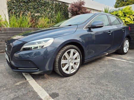 2020 Volvo V40 1.5 T3 AUTO/ CLASSIC INSCRIPTION WITH PANORAMIC ROOF / TOP SPEC