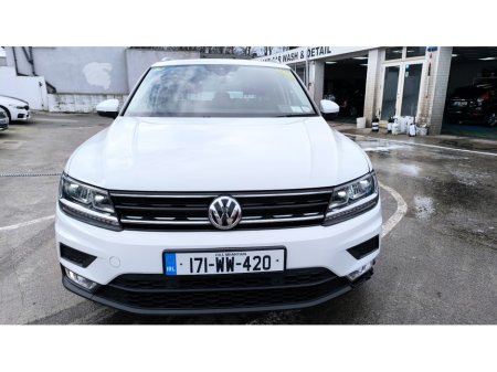 2017 Volkswagen Tiguan - view 2