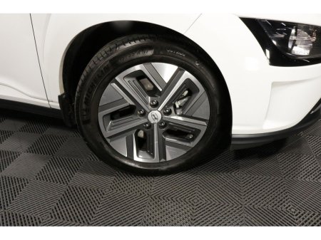 2024 Hyundai Kona ELECTRIC EX DEMO PREMIUM 64 kWh EV €29,995