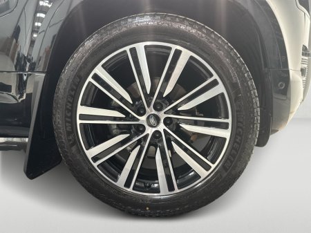 2025 Land Rover Defender - thumbnail 5