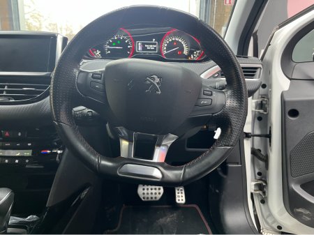 2018 Peugeot 2008 - thumbnail 10