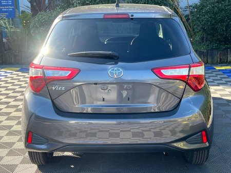 2018 Toyota Yaris - thumbnail 16