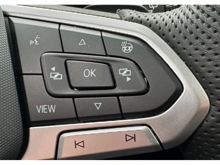 2025 Volkswagen Touareg - thumbnail 21