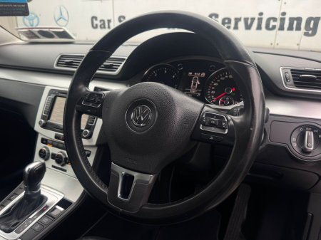 2013 Volkswagen Passat 2.0 TDI HIGHLINE BLUEMOTION 14 140PS 4DR AUTO €8,750 thumbnail