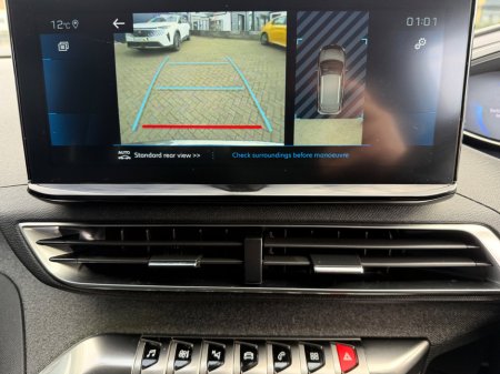 2023 Peugeot 3008 - thumbnail 11