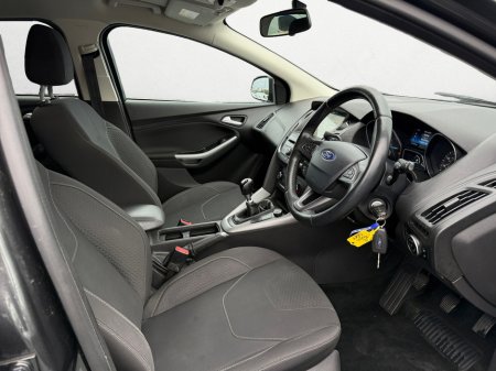 2018 Ford Focus - thumbnail 5