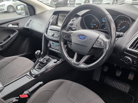 2016 Ford Focus - thumbnail 14