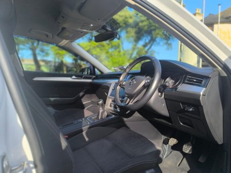 2018 Volkswagen Passat - thumbnail 19