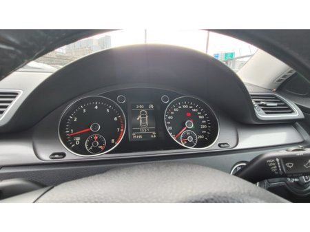 2011 Volkswagen Passat - thumbnail 16