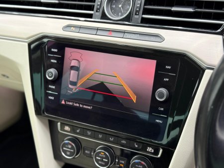 2019 Volkswagen Passat - thumbnail 11