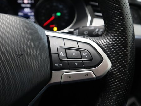 2021 Volkswagen Passat *123* GTE S-A DSG €23,995 thumbnail