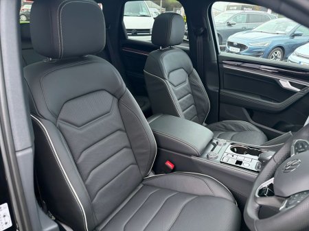 2026 Volkswagen Touareg Touareg R-Line Final Edition 231HP €113,980 thumbnail