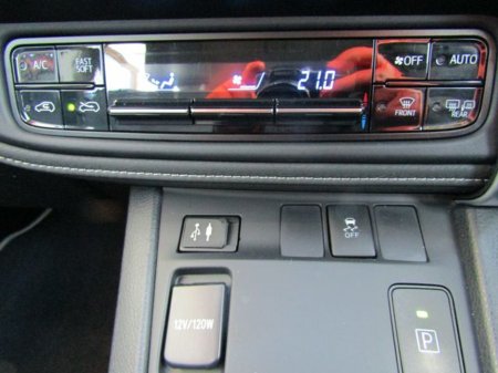 2018 Toyota Auris Hybrid Luna 4DR Auto €16,950 thumbnail