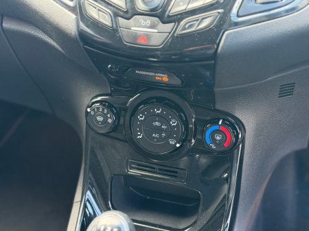 2016 Ford Fiesta - thumbnail 9