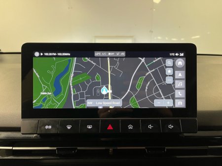 2023 MG 4 Trophy 64kWh Long Range 203PS - Reversing Camera - Sat Nav - Climate Control - Heated Seats - Keyless Start - Apple CarPlay/Android Auto €21,650 thumbnail