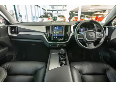 2022 Volvo XC60 T6 CORE BRIGHT SUNROOF 350BHP AWD €42,899 thumbnail