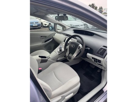 2013 Toyota Prius - thumbnail 9