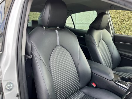 2019 Toyota Camry - thumbnail 11