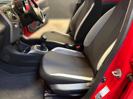 2015 Toyota Aygo X-PLAY VVT-I €7,995 thumbnail