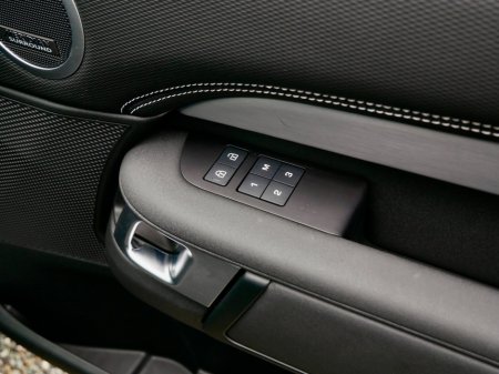 2025 Land Rover Discovery  €138,950 thumbnail