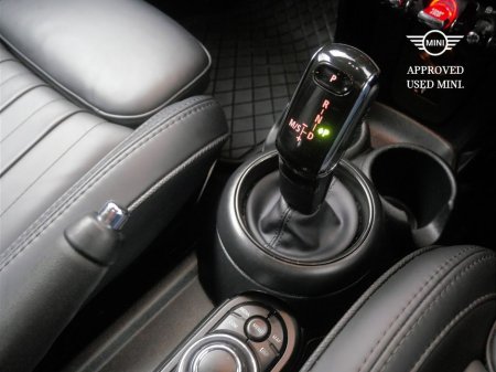 2024 MINI Hatch 5-Door Cooper Exclusive €35,900 thumbnail