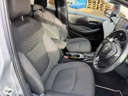 2025 Toyota Corolla COROLLA LUNA SPORT SALOON €34,945 thumbnail