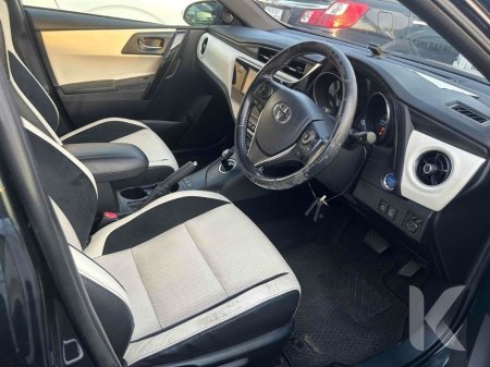 2016 Toyota Auris G PACKAGE - BLACK & WHITE LEATHER UPHOLSTERY - FACTORY ALLOYS - TOYOTA SAFETY SENSE - REVERSE CAMERA €13,950 thumbnail