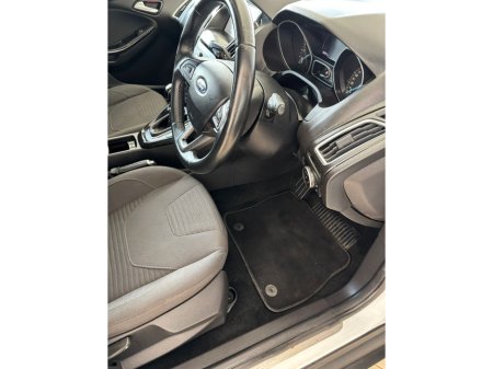 2016 Ford Focus - thumbnail 8