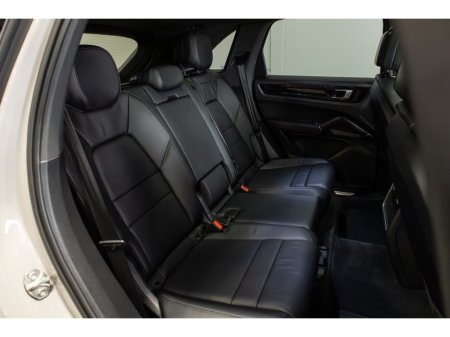 2022 Porsche Cayenne  €59,999 thumbnail