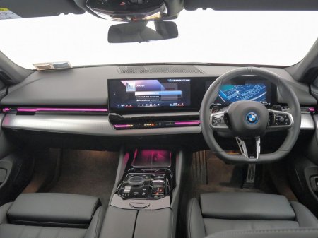 2024 BMW 5 Series - thumbnail 4