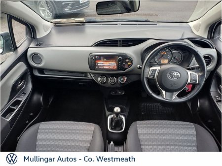 2017 Toyota Yaris - thumbnail 2